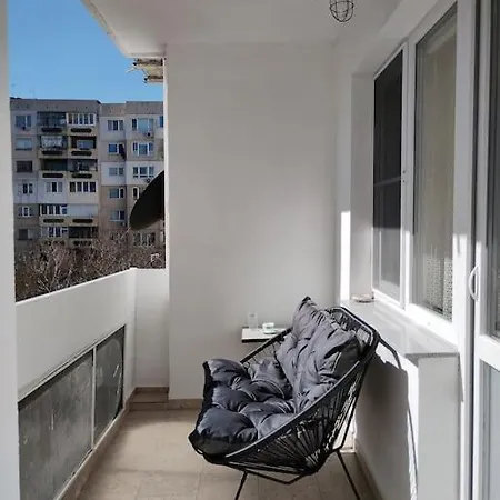 Apartment Ltt - Near Airport, Spacious, Sunny *