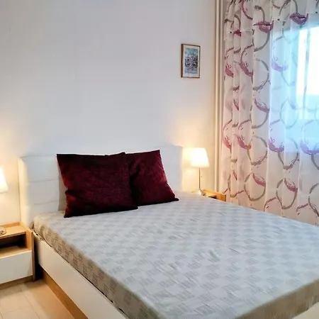 Apartment Ltt - Near Airport, Spacious, Sunny