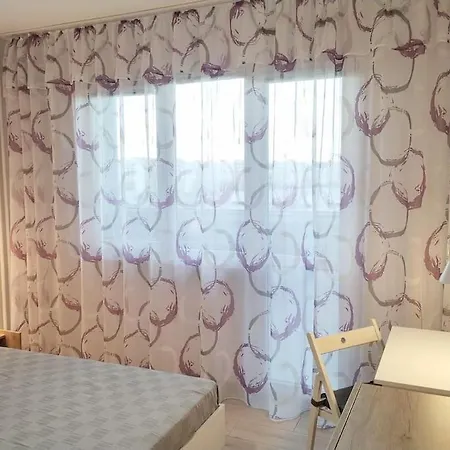 Apartment Ltt - Near Airport, Spacious, Sunny *