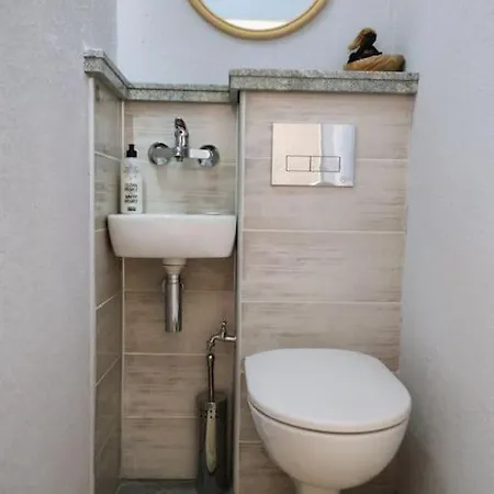 Apartment Ltt - Near Airport, Spacious, Sunny