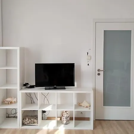 Apartmán Ltt - Near Airport, Spacious, Sunny Sofie